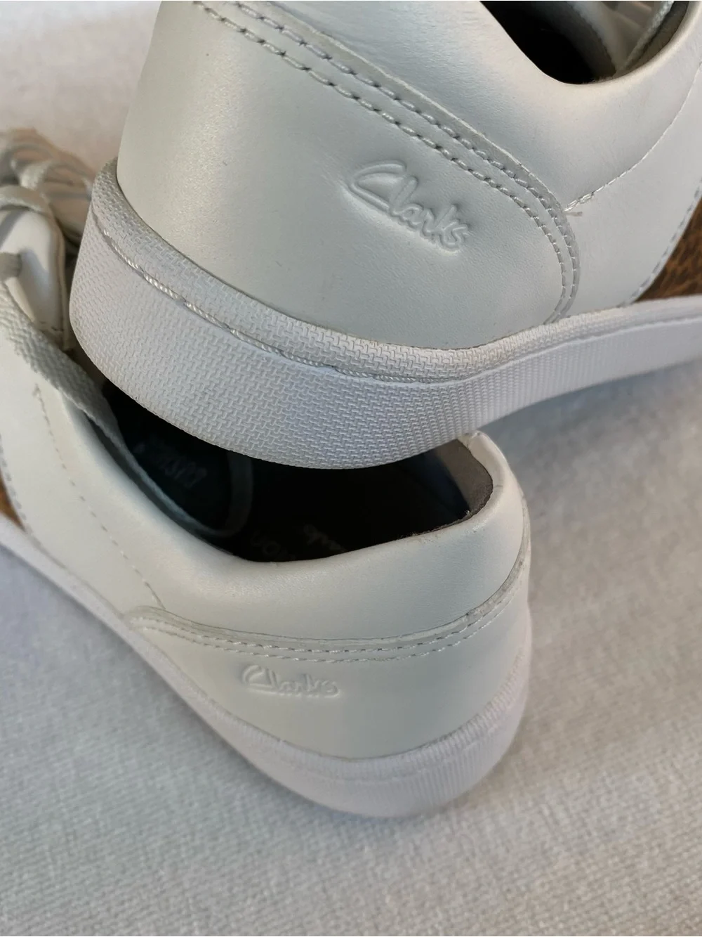 New Clarks Collections Pawley Rilee Leopard  White Leather LaceUp Sneakers Sz 9